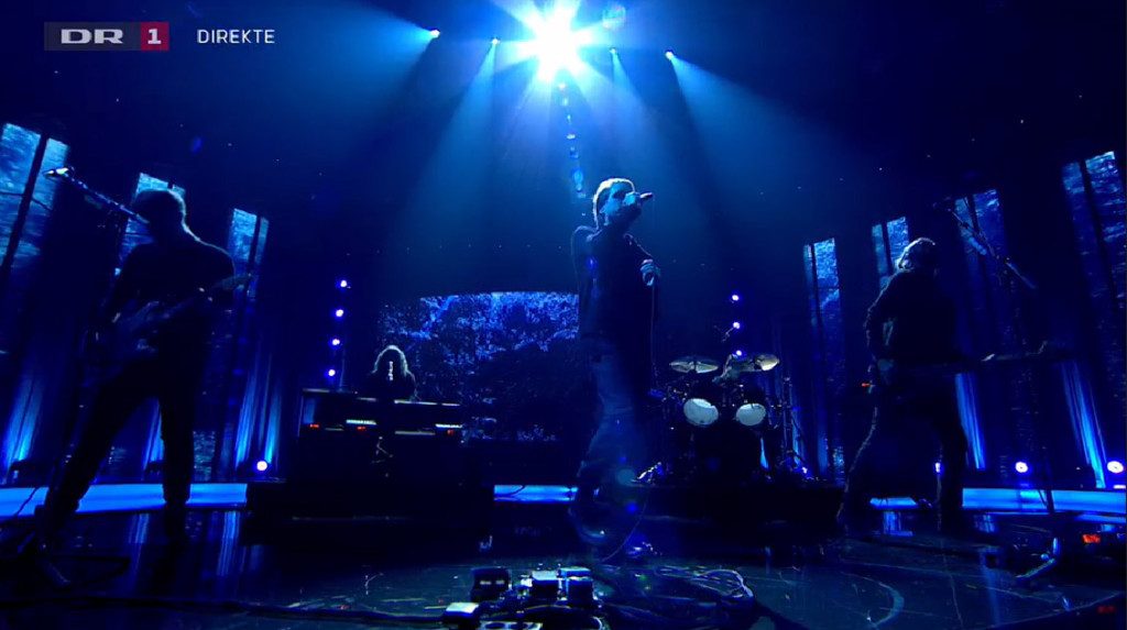 Mew played at the very end of the sports awards show. They had a really impressive stage set up! We 